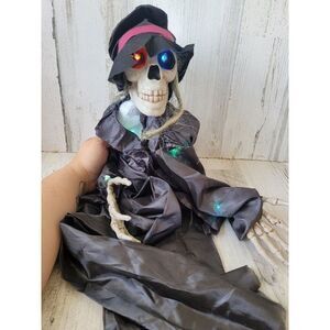 Halloween light up corpse husband‎ skeleton hanging prop decor